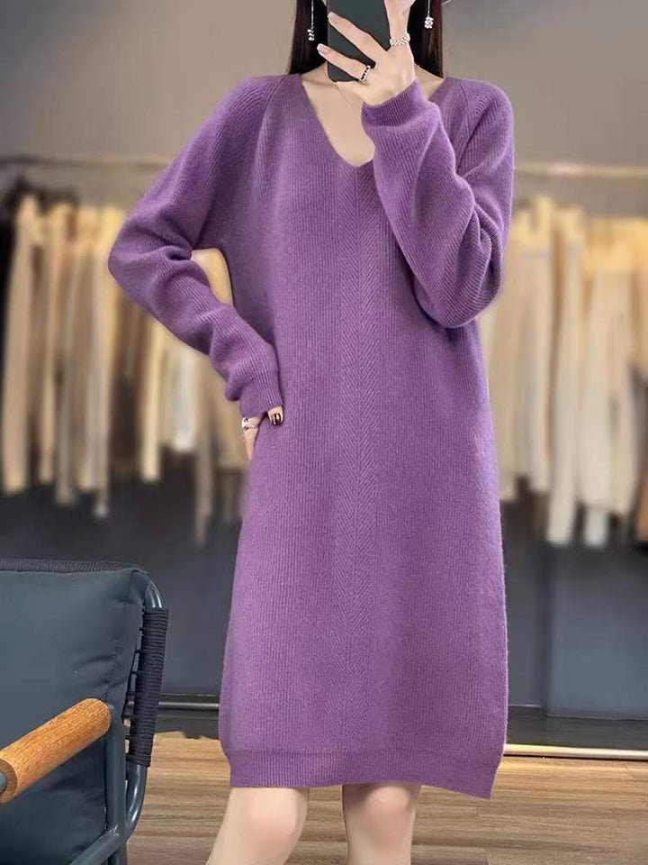 Comfortable knit dress for women with V-neck and relaxed fit Lune London