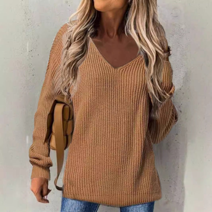 Thick knit V-neck pullover for women with a relaxed fit Lune London
