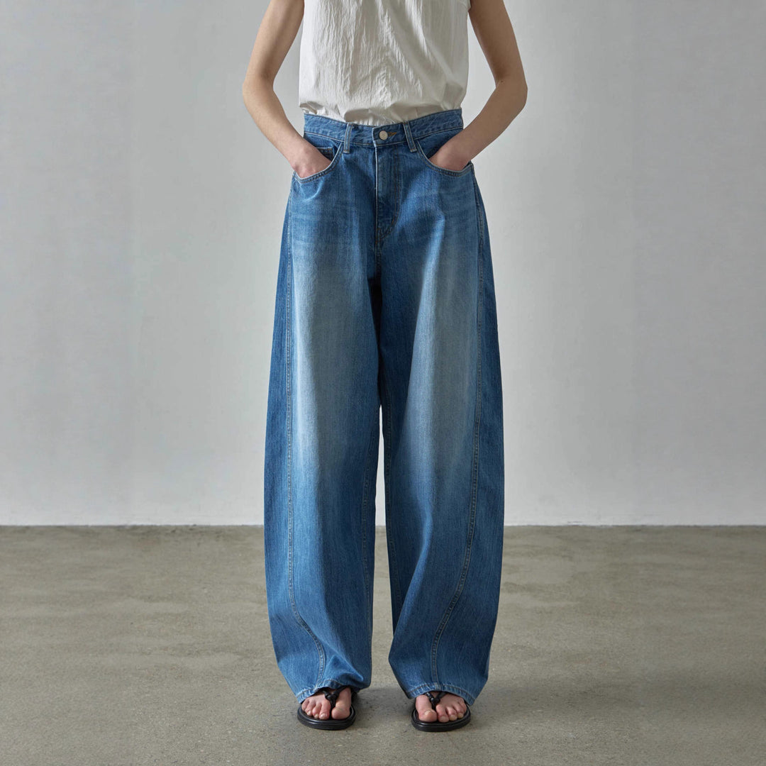 Wide jeans for women with a high waist and a relaxed fit Lune London