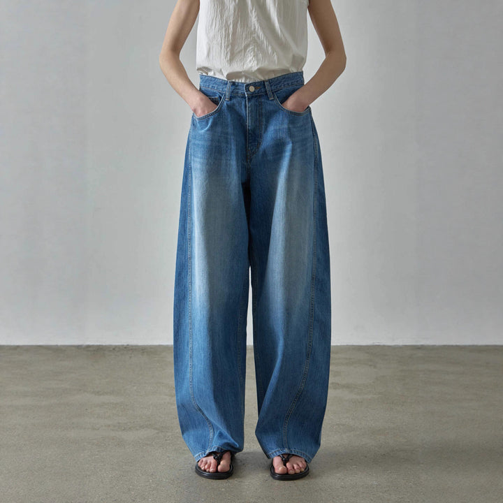 Wide jeans for women with a high waist and a relaxed fit Lune London