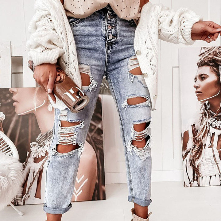 Women's destroyed jeans in casual boyfriend cut with high waist and details Lune London