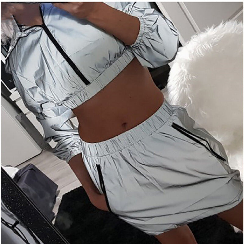 Sporty windbreaker set for women with a cropped fit and elastic cuffs Lune London
