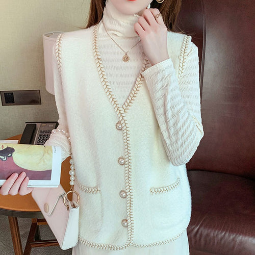 Knitted cardigan for women with decorative buttons Lune London