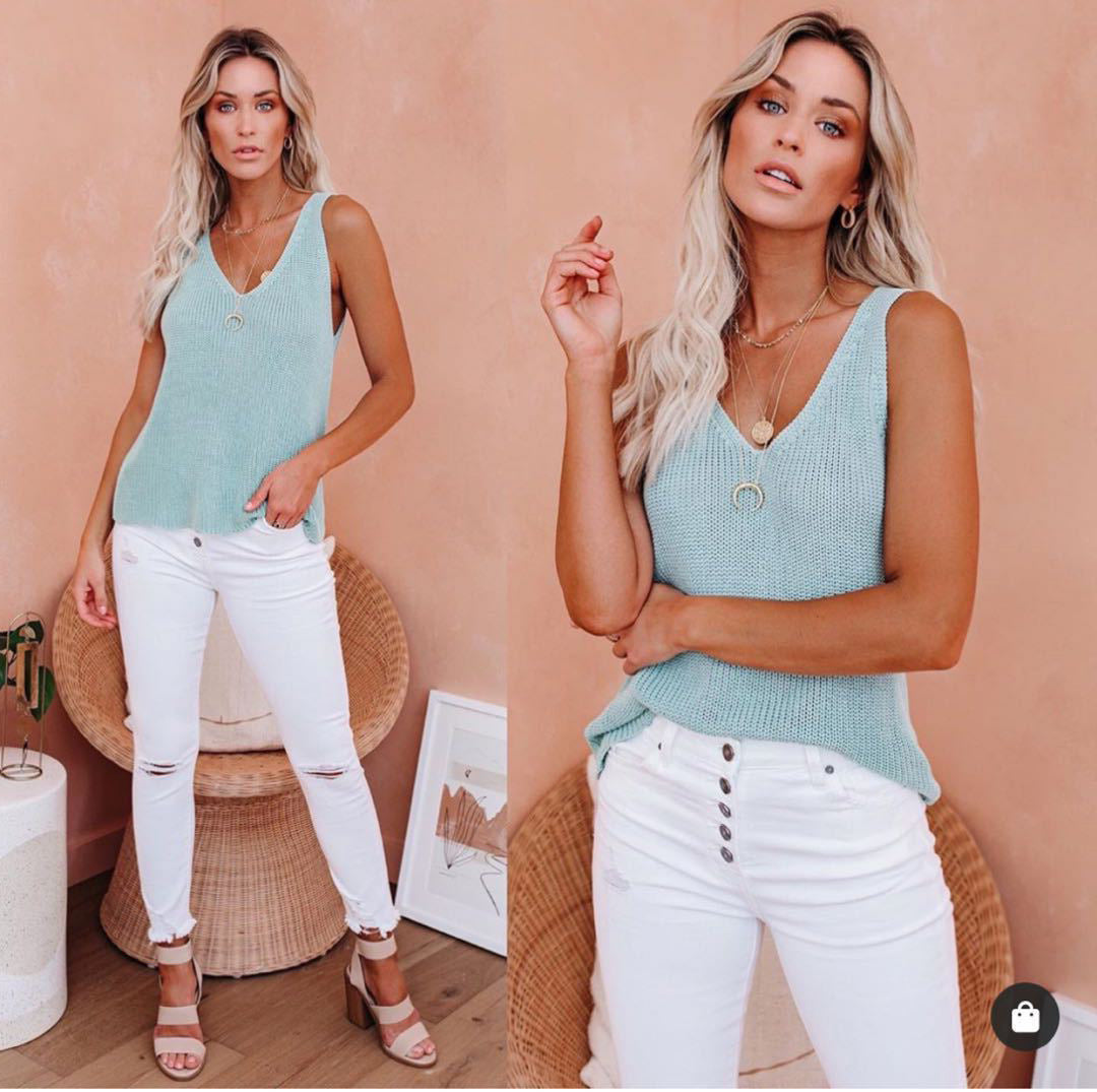 Women’s knit tank top with V-neck and airy cut Lune London