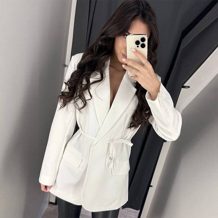 Fashionable women's blazer with adjustable belt Lune London