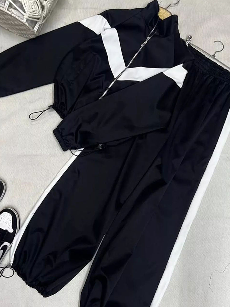 Ladies Training Fashion sporty tracksuit with trendy cut and practical pockets Lune London