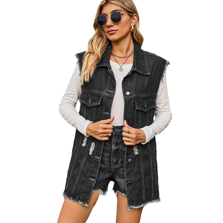 Denim jacket for women with a relaxed fit, fringes, and practical pockets Lune London