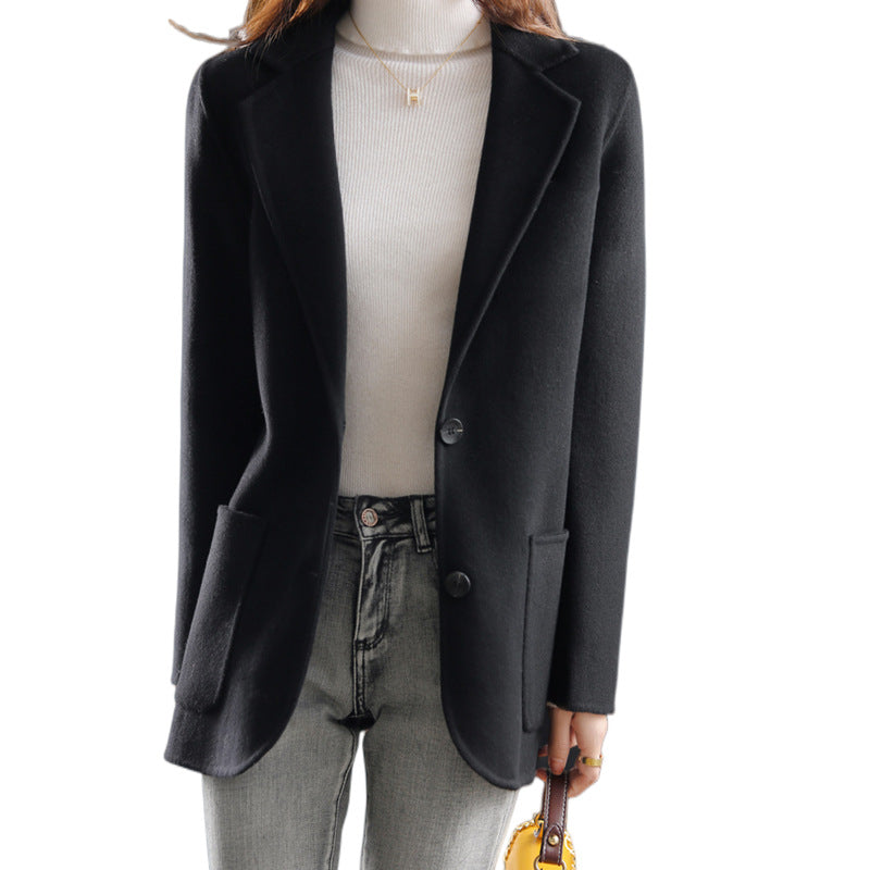 Ladies elegant wool blazer with practical pockets Lune London