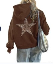 Women's hoodie with striking leopard star design Chic & Stil