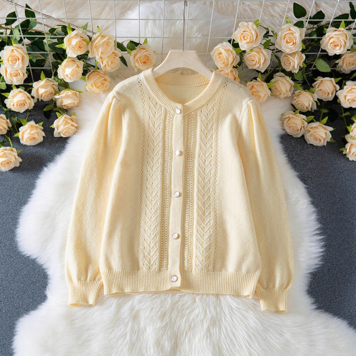 Lune London | Women's elegant cardigan with fine lace patterns and pearl buttons