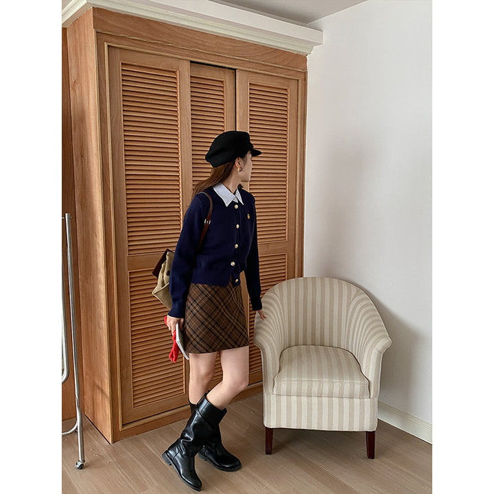 Women's stylish cardigan with collar and button details Chic & Stil