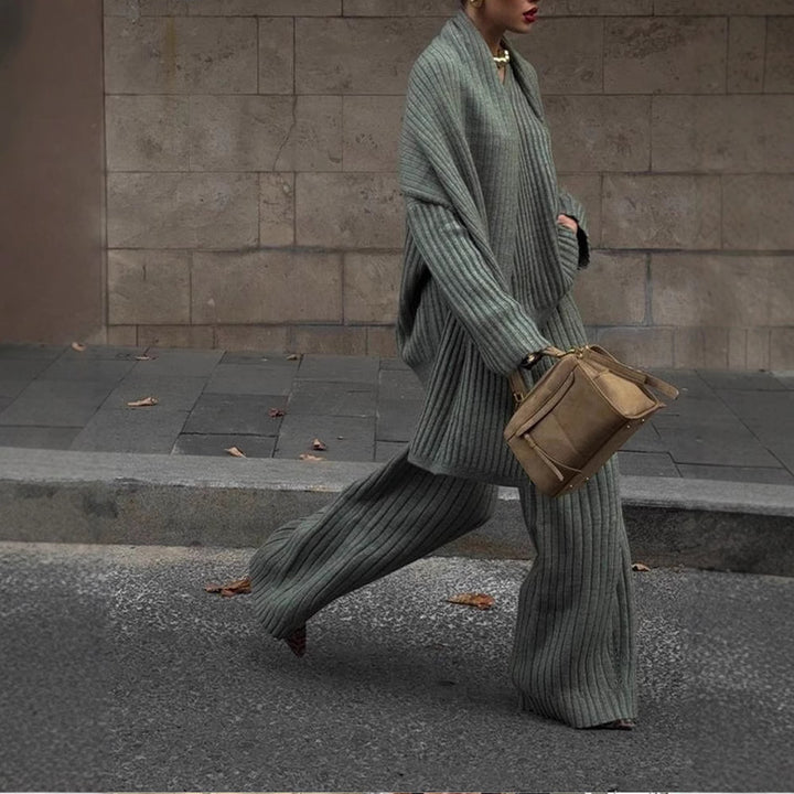 Complete knitted sweater for women with a relaxed and modern cut Lune London
