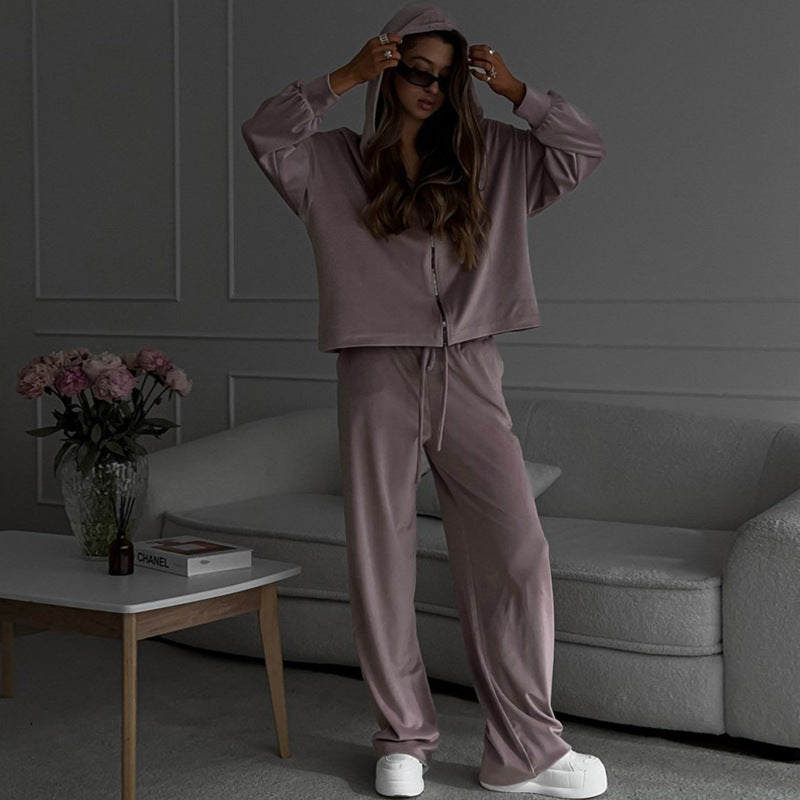 Women's sporty lounge set with a loose fit and pockets Lune London