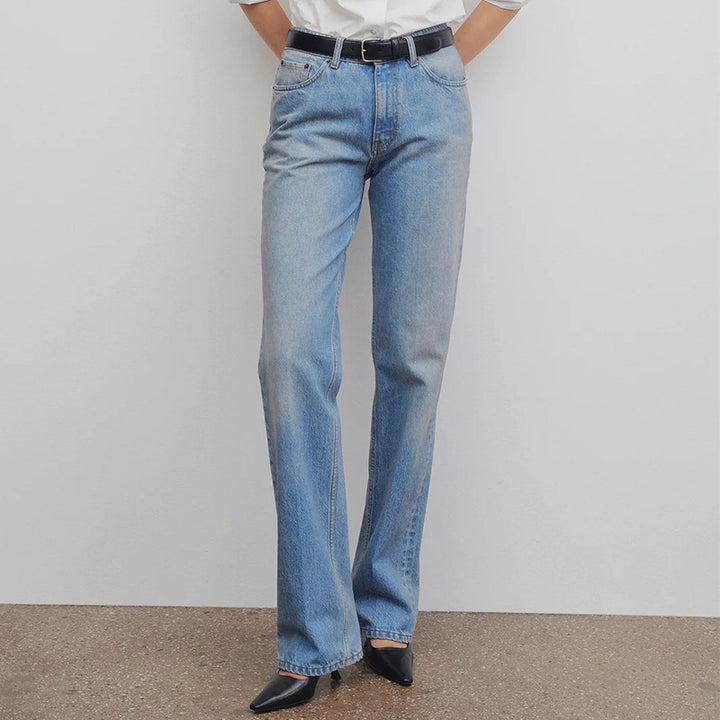 Vintage high-waisted bootcut jeans for women with a relaxed fit Lune London