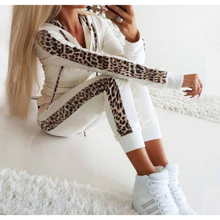 Ensemble de survêtement pour femmes dans un motif léopard tendance Chic & Stil
