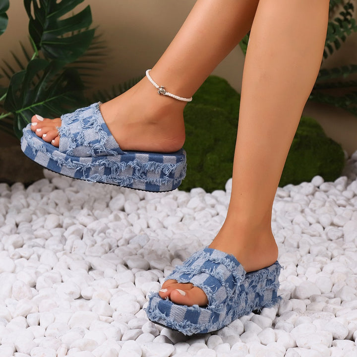 Trendy women's house slippers with chic plaid texture