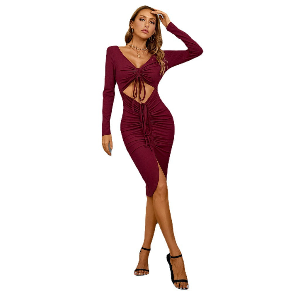 Robe midi ajustée pour femmes avec des fronces et des détails découpés Chic & Stil