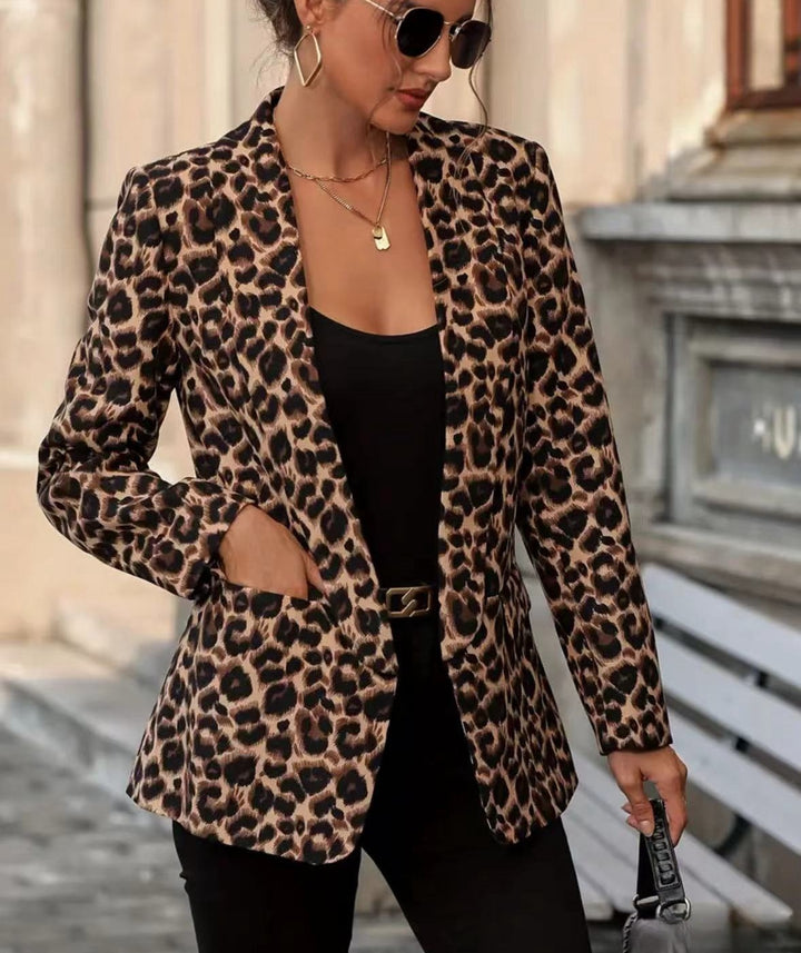 Trendy women's blazer with leopard pattern and tailored fit Lune London