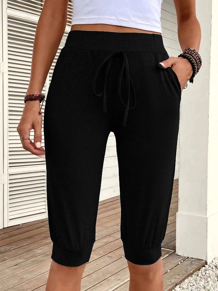 Lune London women's sporty Capri pants with elastic waist and practical side pockets