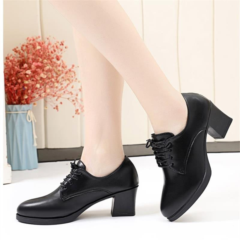Women's Elegant Lace-Up Shoes with Comfortable Block Heel and Classic Cut Lune London