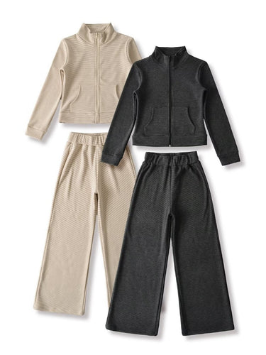 Women's sports set with high collar and wide pant waist Lune London