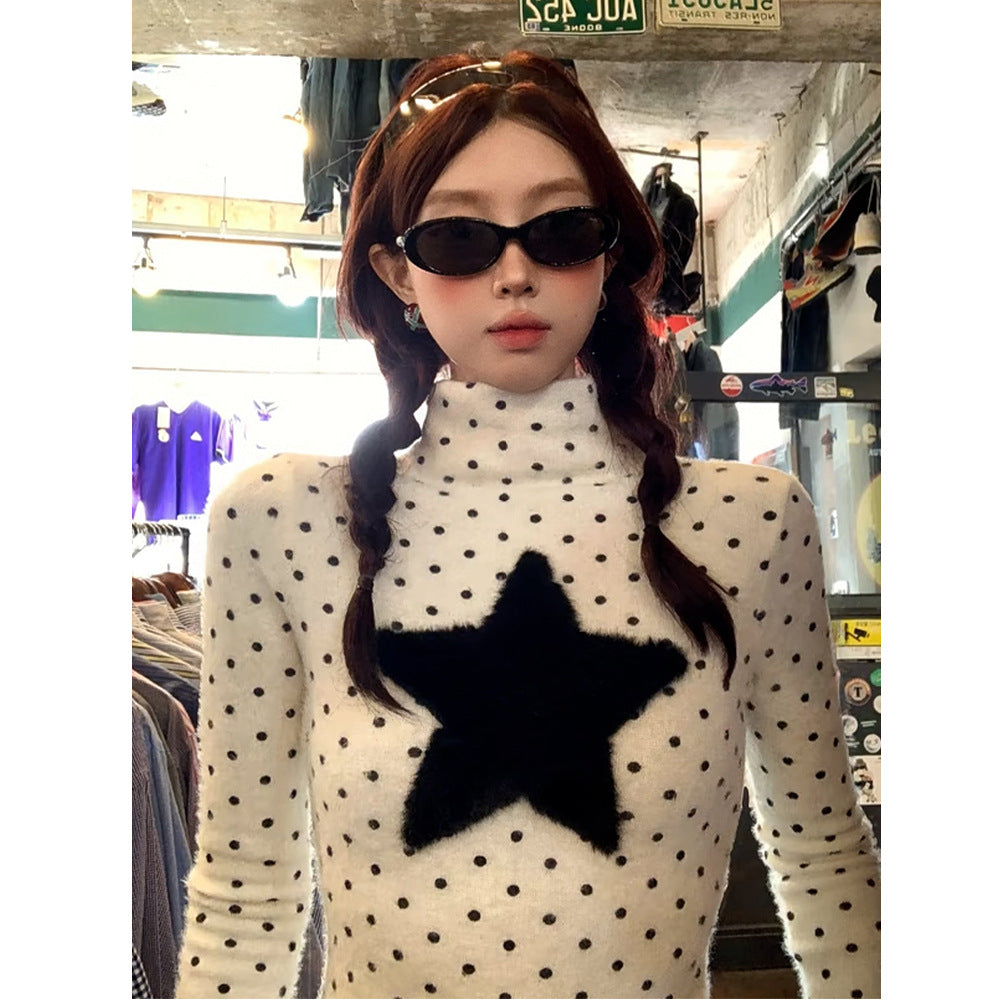 Ladies fashionable long sleeve shirt with turtleneck and striking star pattern Chic & Stil