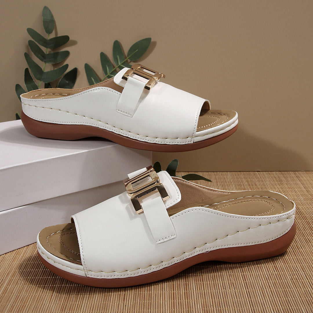 Ladies comfortable toe separation sandals with elegant chic buckle design