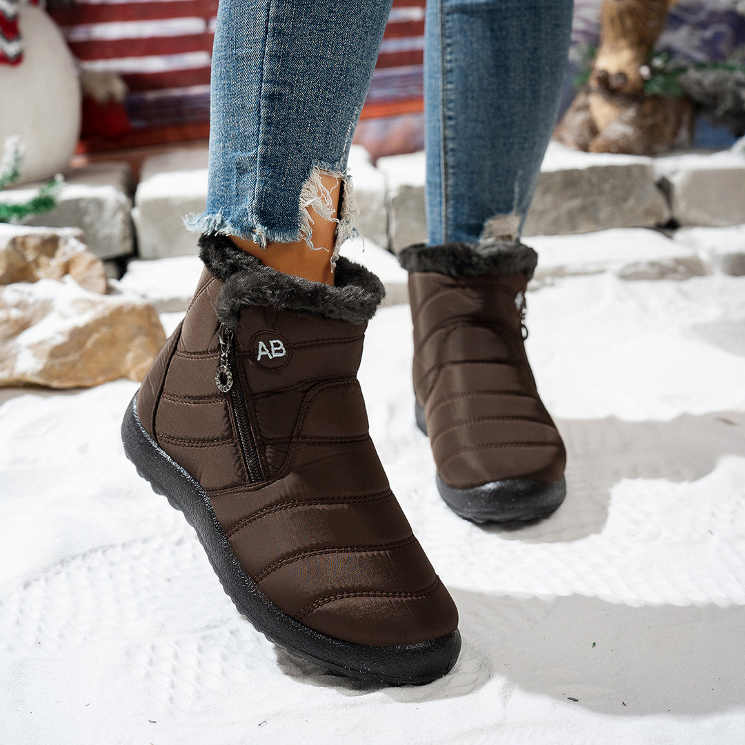 Women's winter boots with practical zip and cozy inner lining Lune London