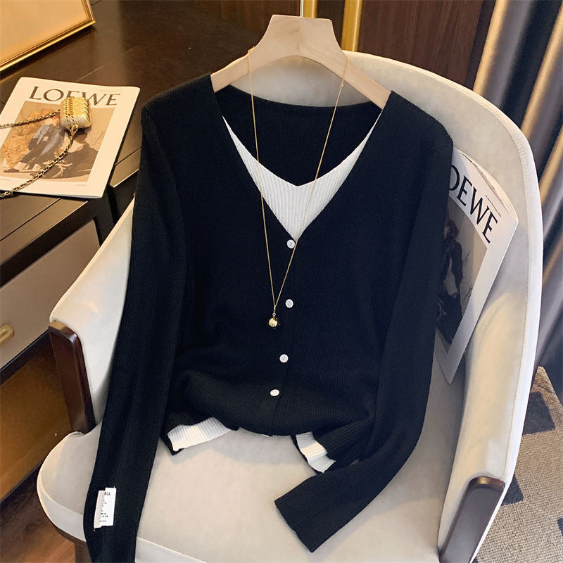 Casual knitted jacket for women with a fine ribbed structure and a deep V-neck Lune London