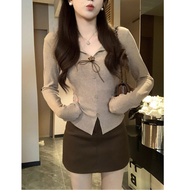 Women's stylish knitted sweater with button placket Chic & Stil