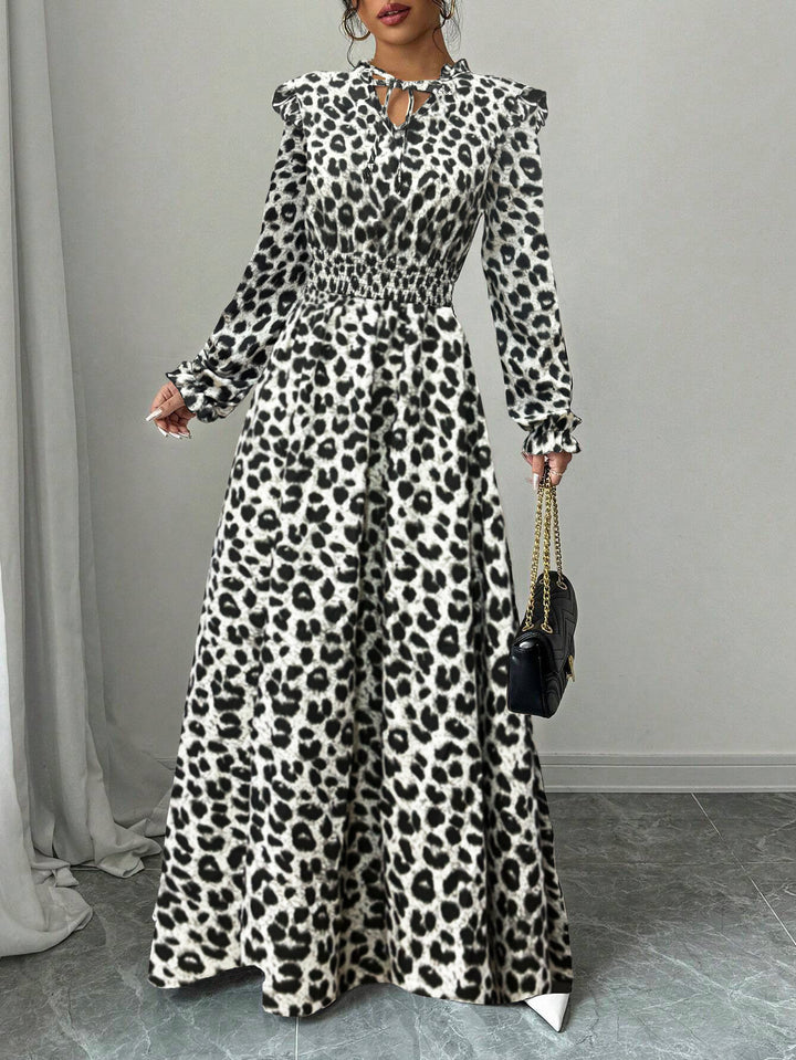 Maxi dress for women with a flattering cut and floral details Lune London