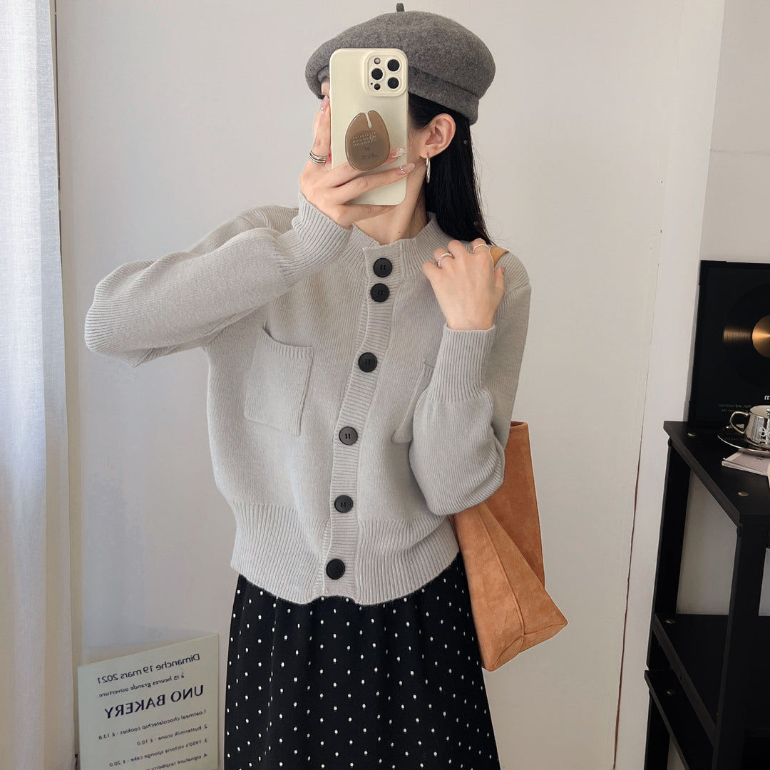 Cardigan pour femmes avec détails de boutons et poches pratiques Chic & Stil