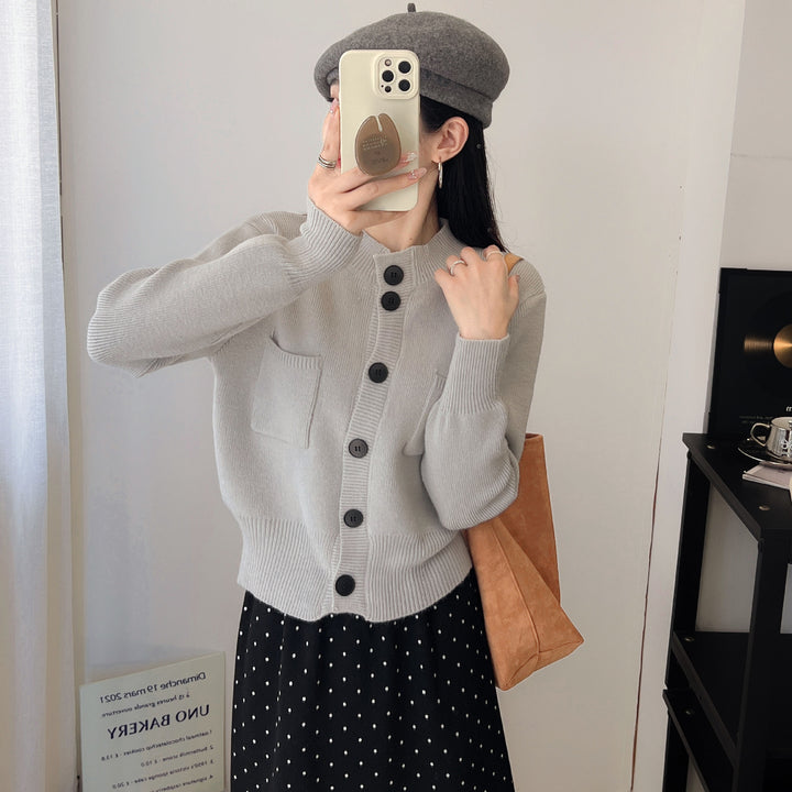 Cardigan féminin avec poches pratiques et fermeture à boutons Chic & Stil