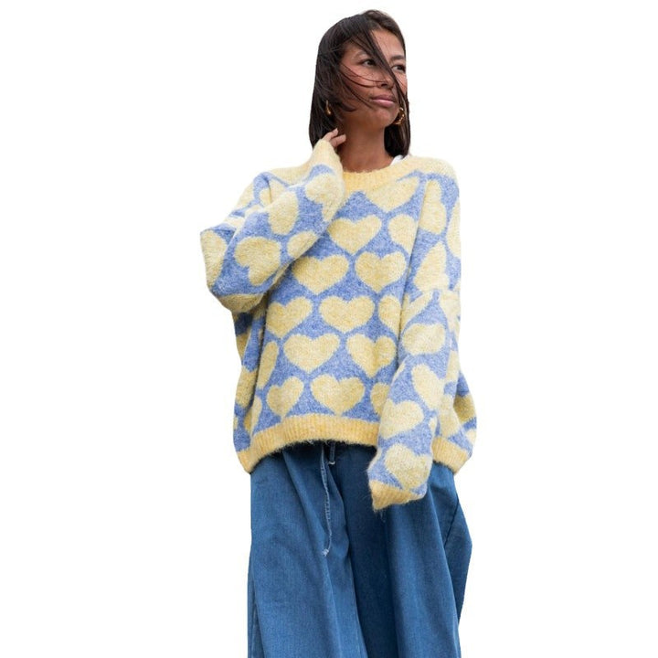 Oversized sweater for women with heart-shaped pattern and loose fit Lune London