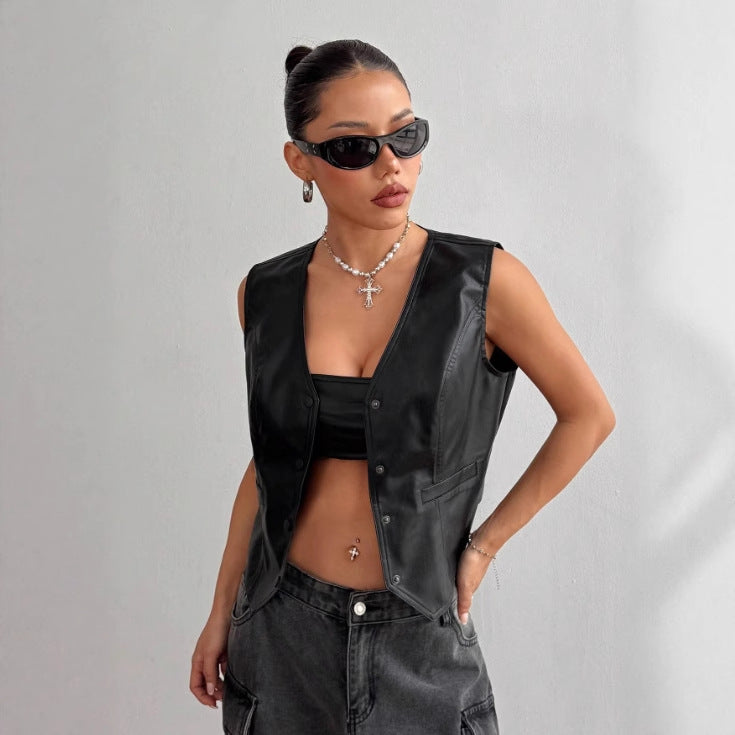 Elegant faux leather jacket for women with a fitted cut and practical pockets Lune London