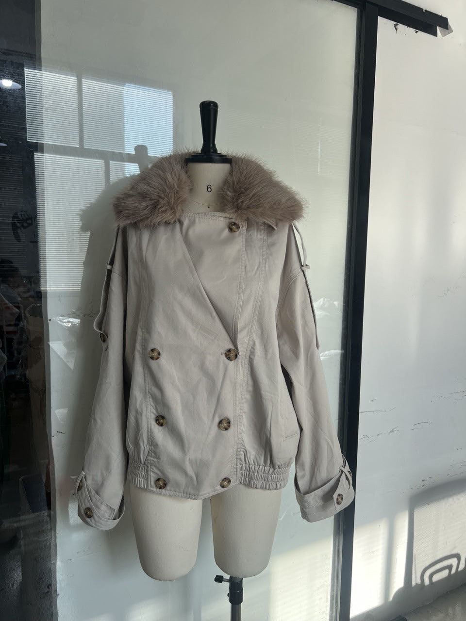 Elegant women's outdoor jacket with faux fur collar Lune London