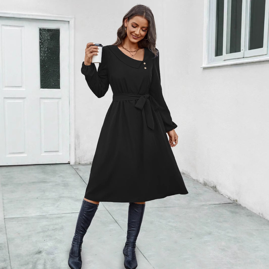 Mid-length dress for women with a fitted cut and elegant button details Lune London
