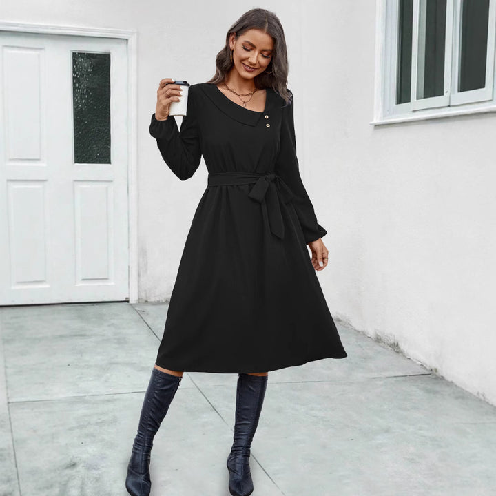 Mid-length dress for women with a fitted cut and elegant button details Lune London