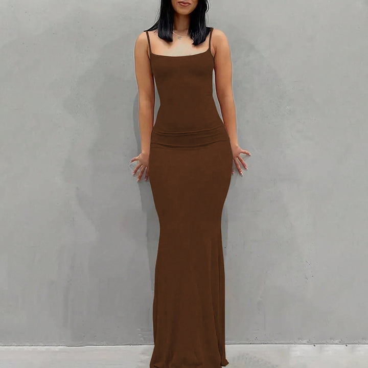 Elegant maxi dress for women with narrow spaghetti straps and a fluid cut Chic & Stil