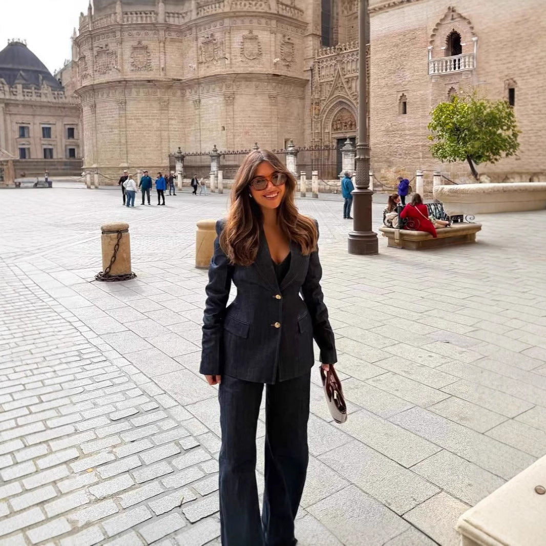 Trendy wide jeans for women with a high waist and relaxed fit Lune London
