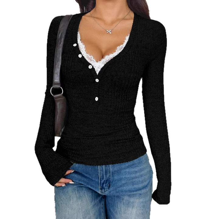 Chemise à manches longues pour femmes avec design en rib texturé et détails de boutons élégants Chic & Stil