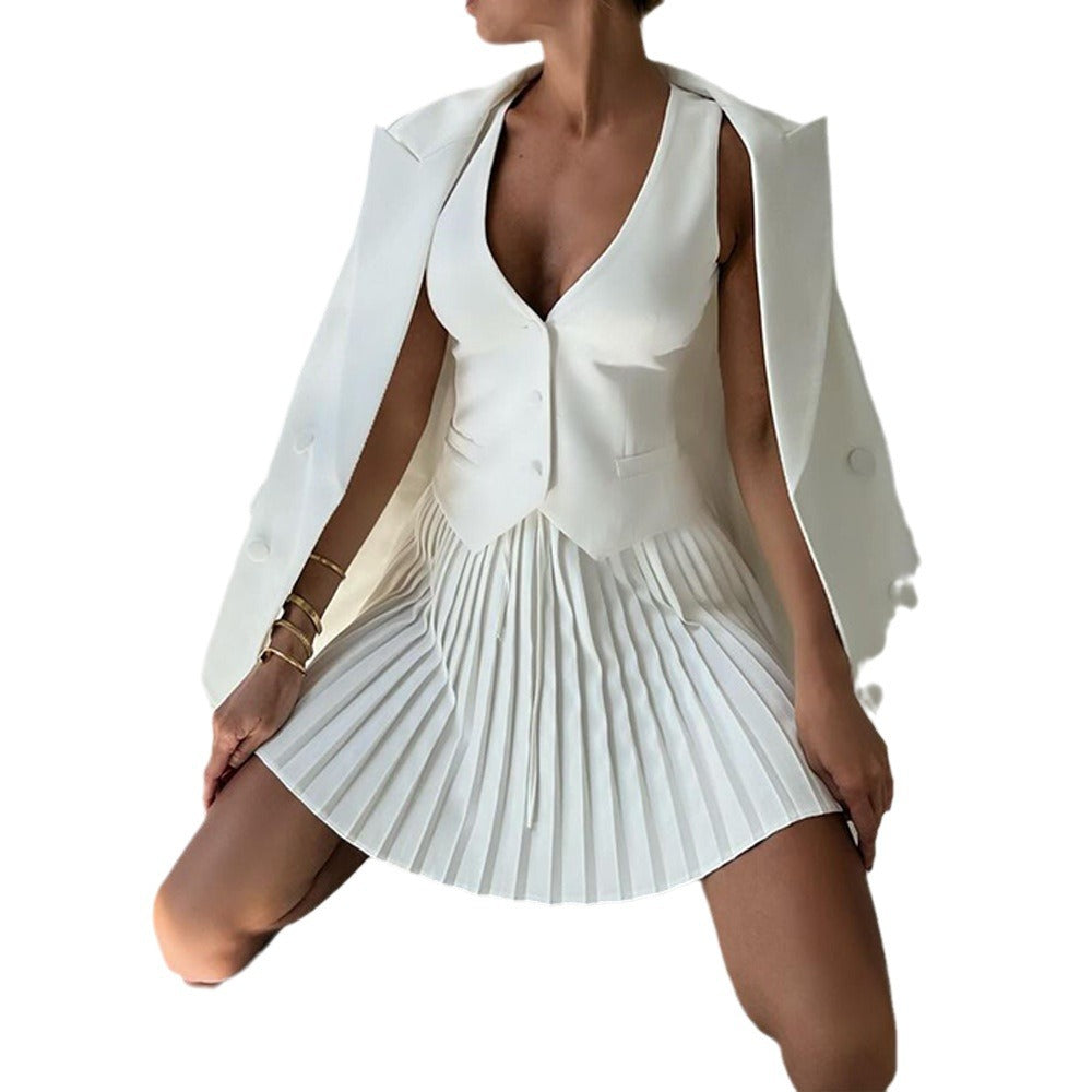 Elegant pleated dress for women with a fitted top Lune London