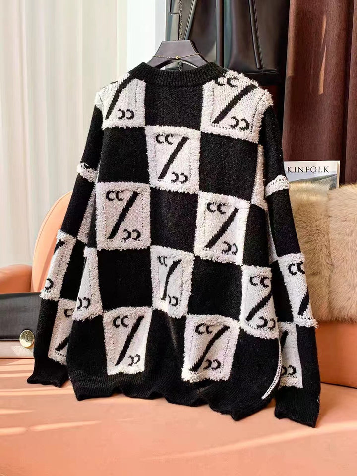 Women Large Oversized Sweater with Chic Graphic Design and Style