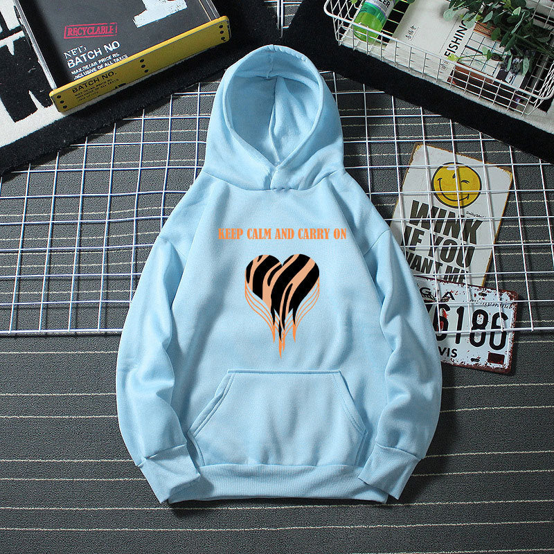 Women's hoodie with trendy heart design and comfortable fit Chic & Stil