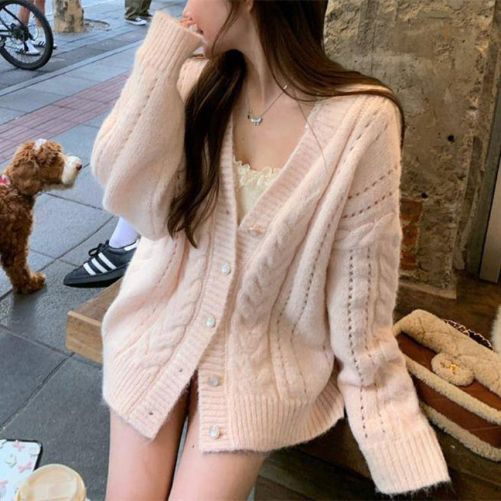 Ladies' knit jacket with cable pattern and button closure Lune London