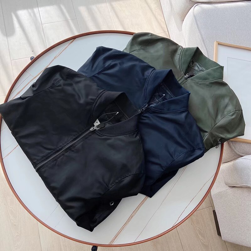 Veste bomber féminine stylée avec poches zippées pratiques Chic & Stil