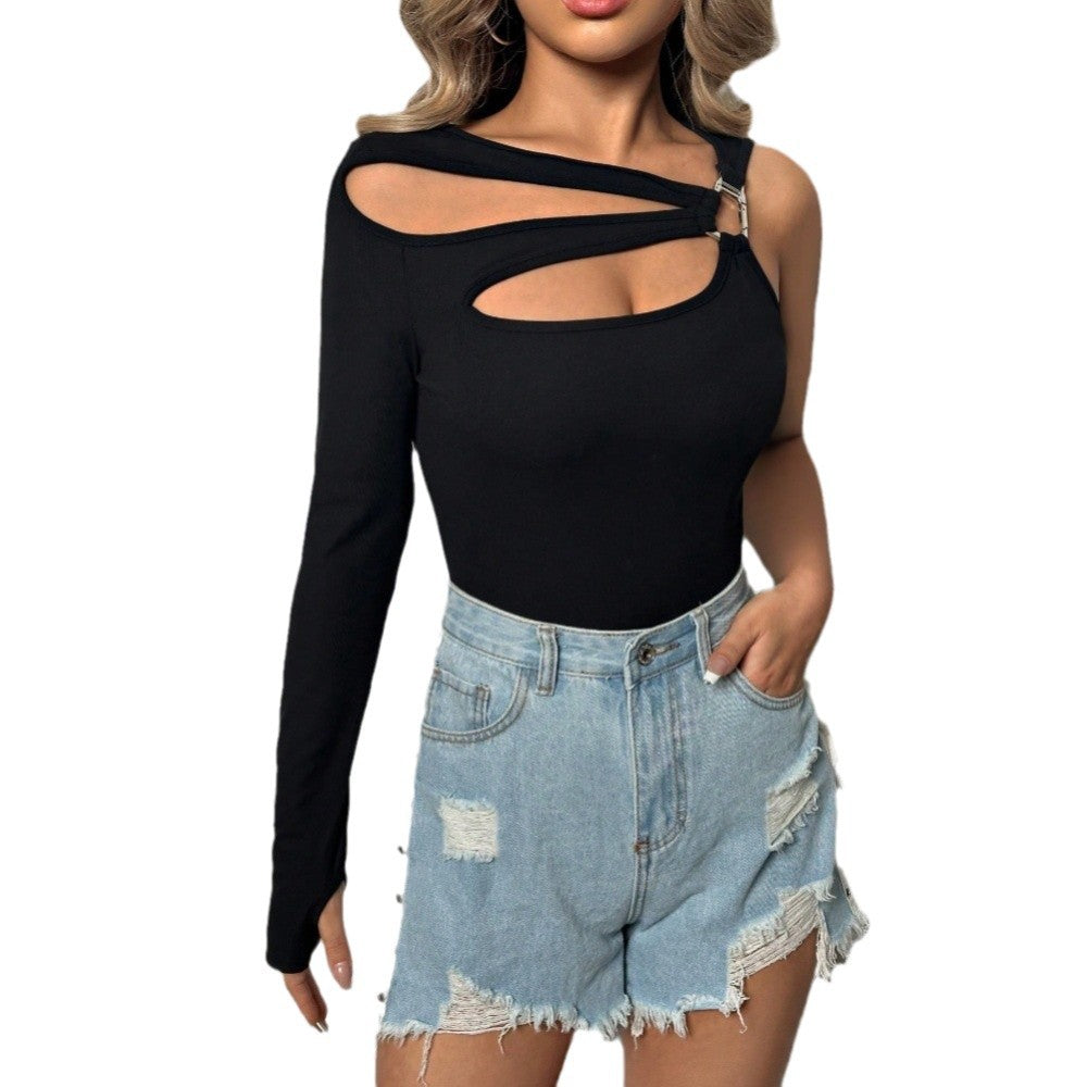 Asymmetrical long sleeve body for women with unique cut-out design and trendy chain closure Chic & Stil