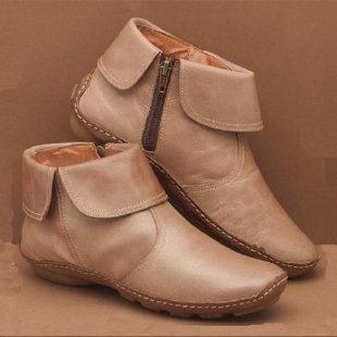 Elegant Chelsea boots for women in high-quality leather with side zipper Lune London