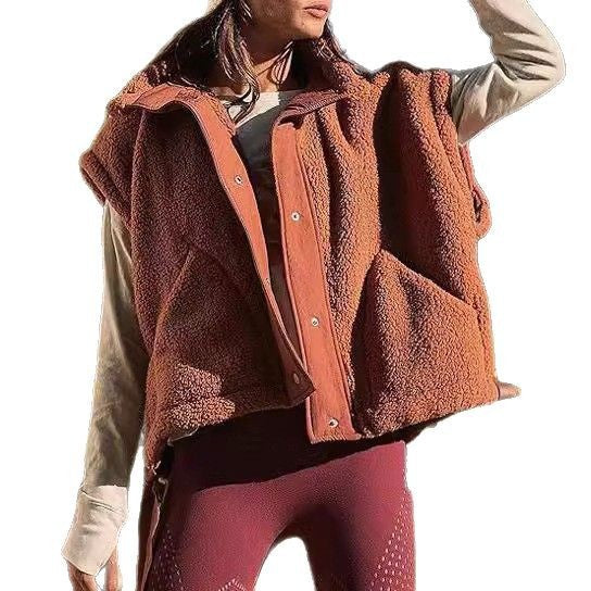 Casual teddy fleece vest for women with practical side pockets and adjustable size Lune London