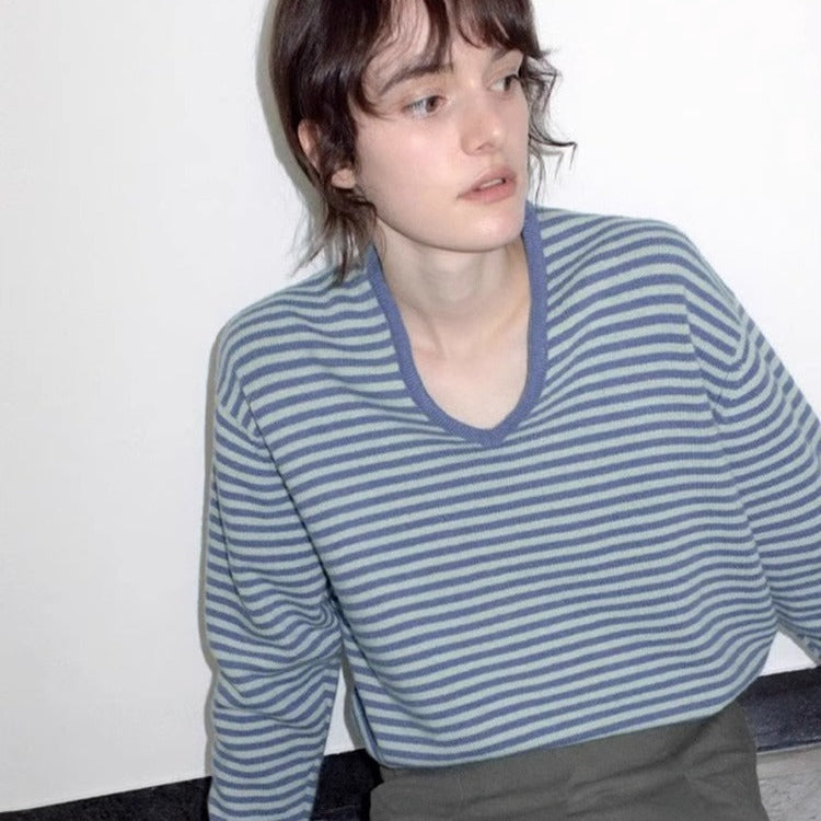 Pull rayé à col en V pour femmes Chic & Stil